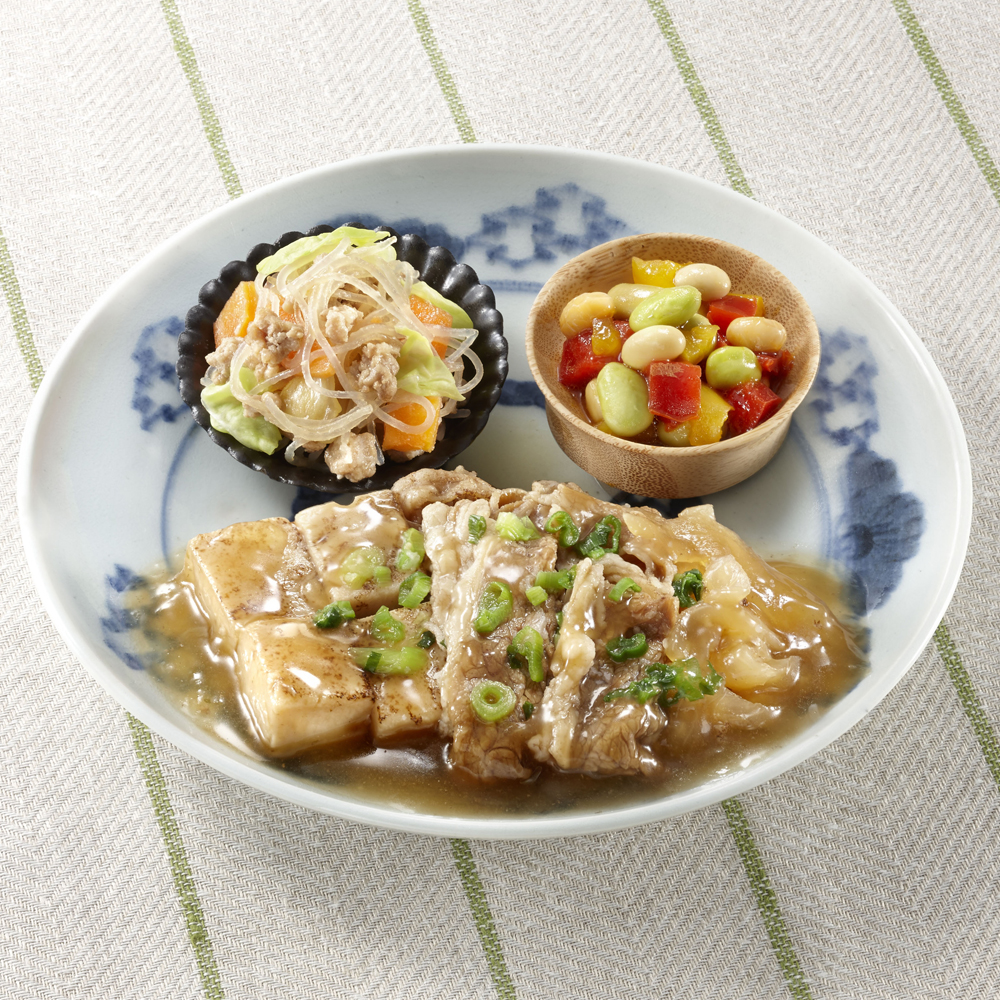 （三菜）牛肉と焼き豆腐の煮物